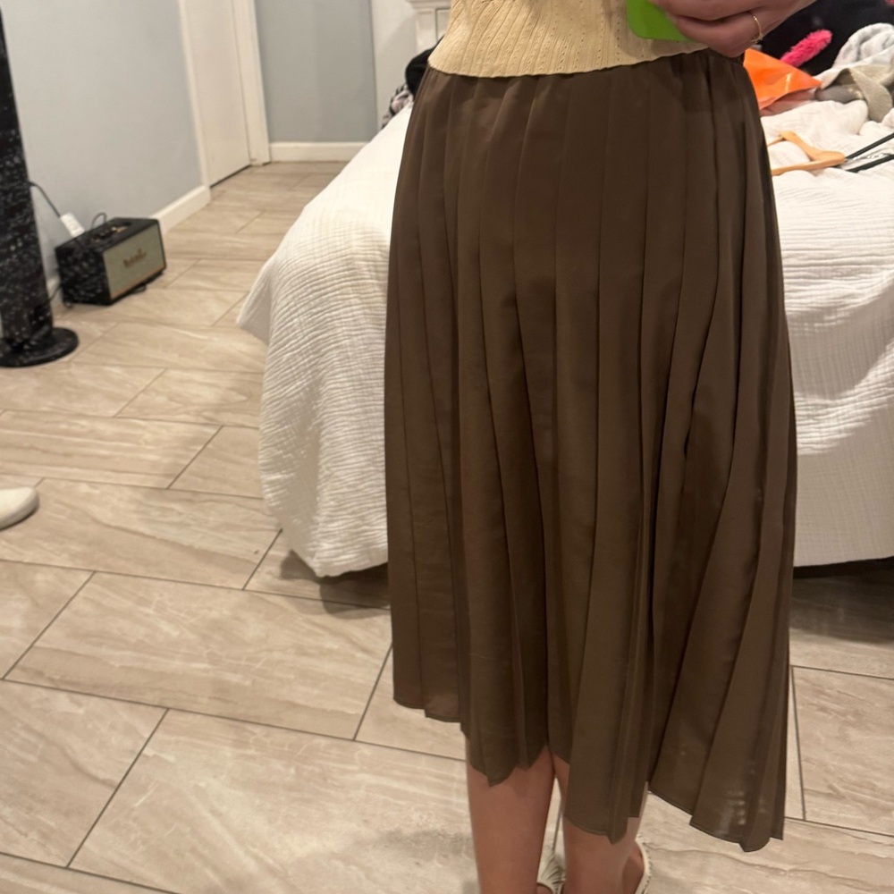 Elegant vintage Brown Pleated Skirt size 14 very stretchy and true to size - Picture 2 of 7